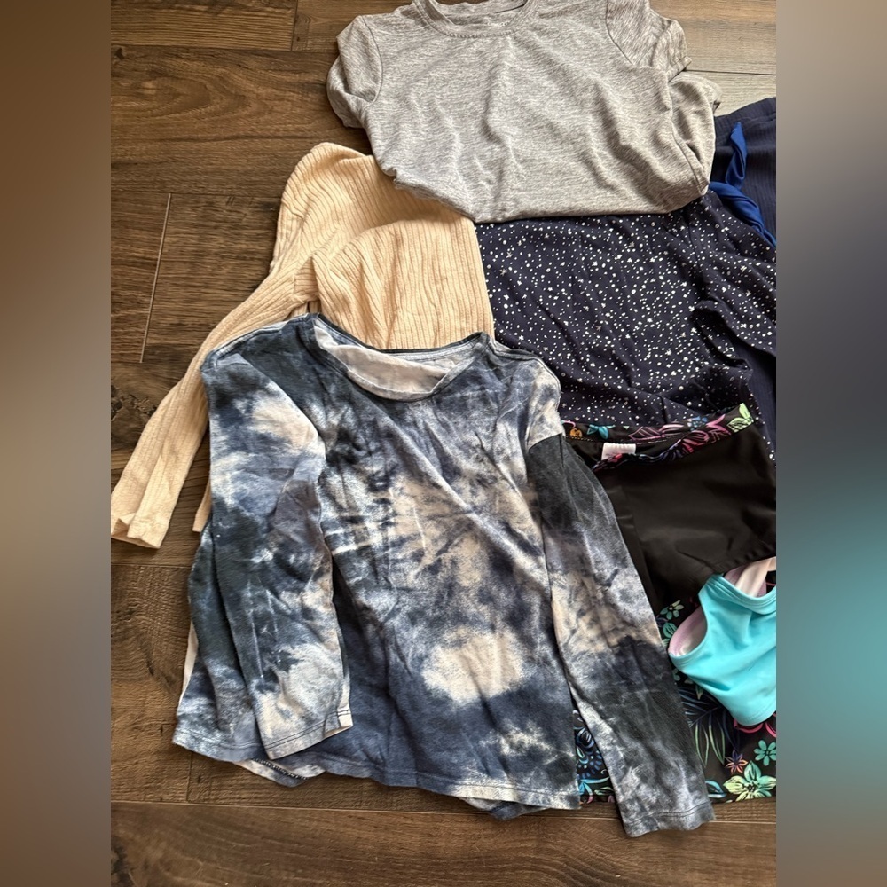 Kid's 9 Clothing Bundle Mixed Lot:
9 Clothing Items,Size S,Size 6 - Picture 2 of 8